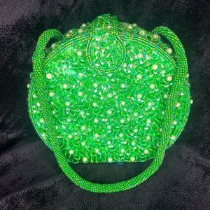 Vintage 1950s beaded hand bag.